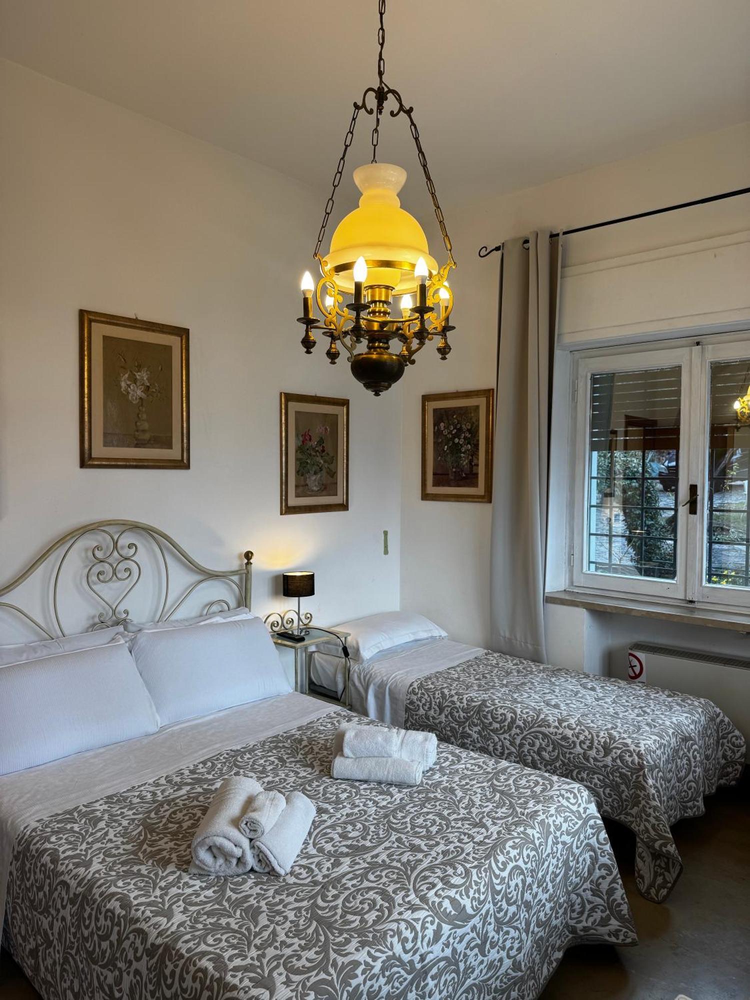 Wonderful Lake View Apartments With Pool With Breakfast Gardasee Torri Del Benaco Exterior photo