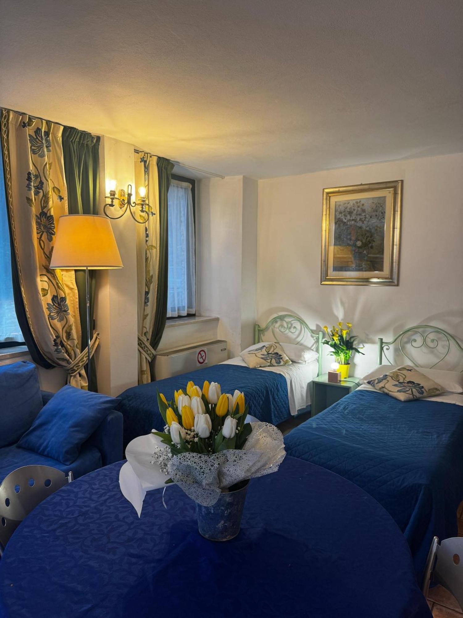 Wonderful Lake View Apartments With Pool With Breakfast Gardasee Torri Del Benaco Exterior photo